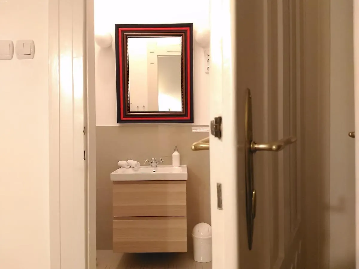 3 Bedrooms Suite, 2 Bathrooms, Balcony At Opera Budapest