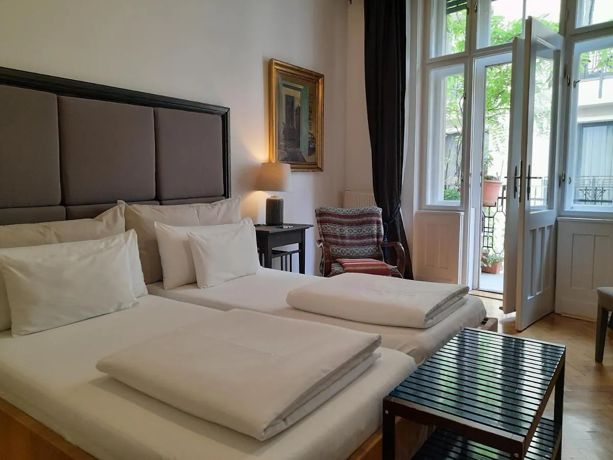 Apartment 3 Bedrooms Suite, 2 Bathrooms, Balcony At Opera Budapest