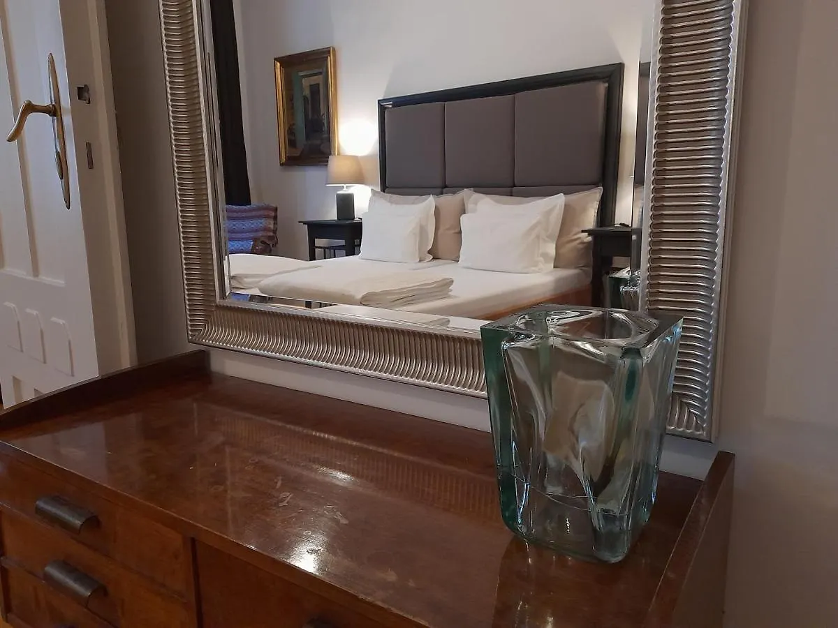 3 Bedrooms Suite, 2 Bathrooms, Balcony At Opera Budapest 0*,