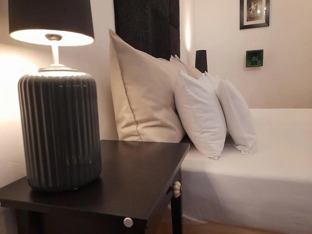 3 Bedrooms Suite, 2 Bathrooms, Balcony At Opera Budapest Apartment