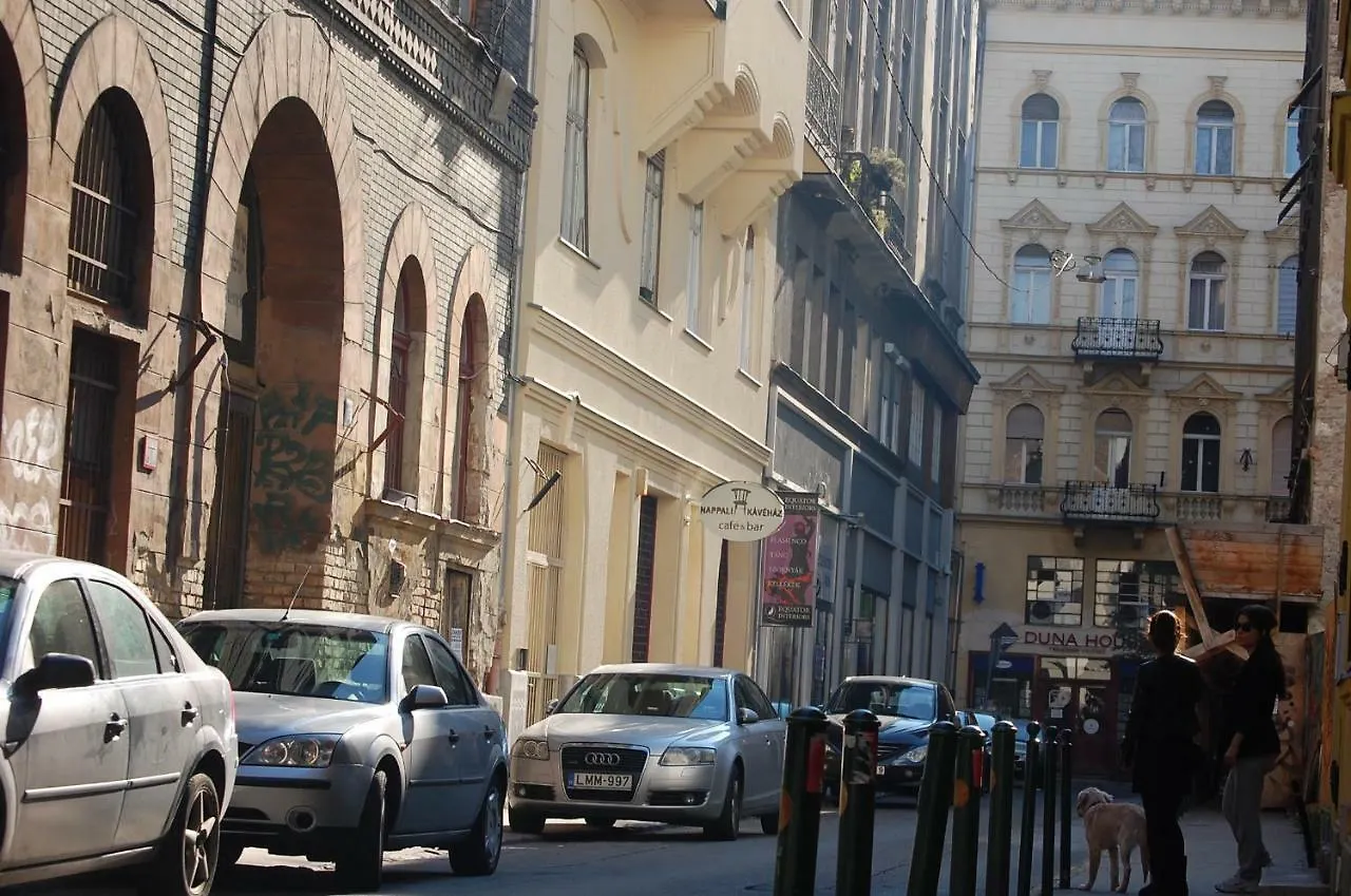 3 Bedrooms Suite, 2 Bathrooms, Balcony At Opera Budapest