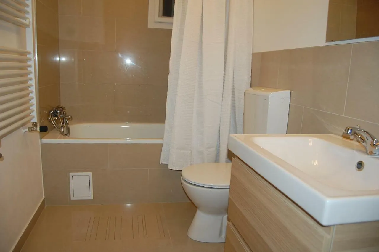 Apartment 3 Bedrooms Suite, 2 Bathrooms, Balcony At Opera Budapest
