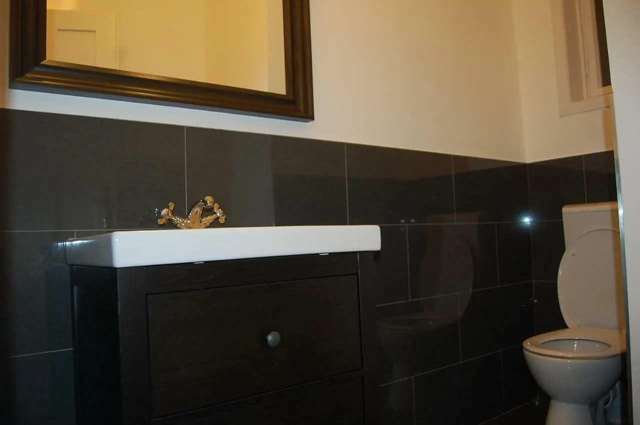 3 Bedrooms Suite, 2 Bathrooms, Balcony At Opera Budapest Apartment