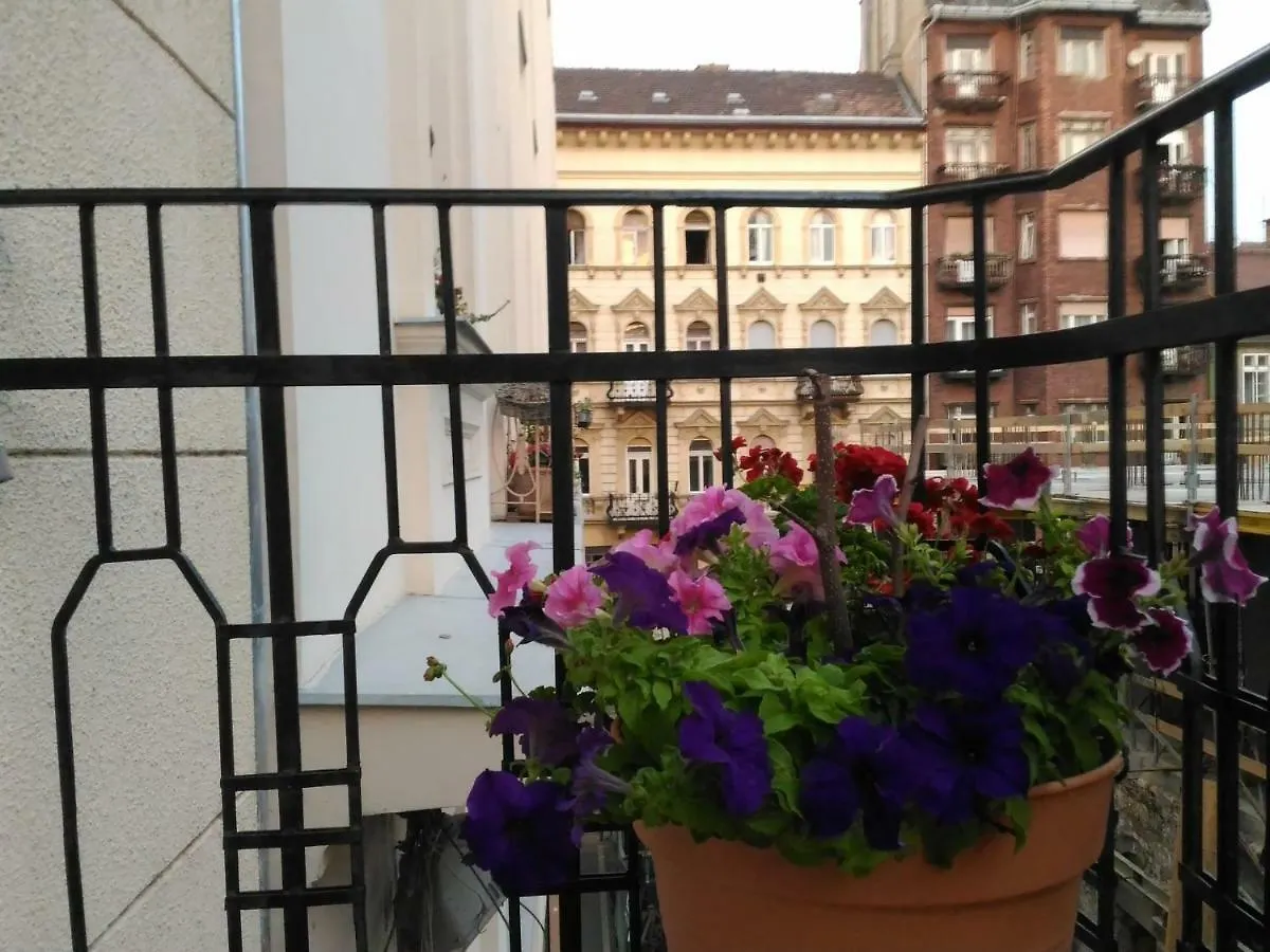 Apartment 3 Bedrooms Suite, 2 Bathrooms, Balcony At Opera Budapest