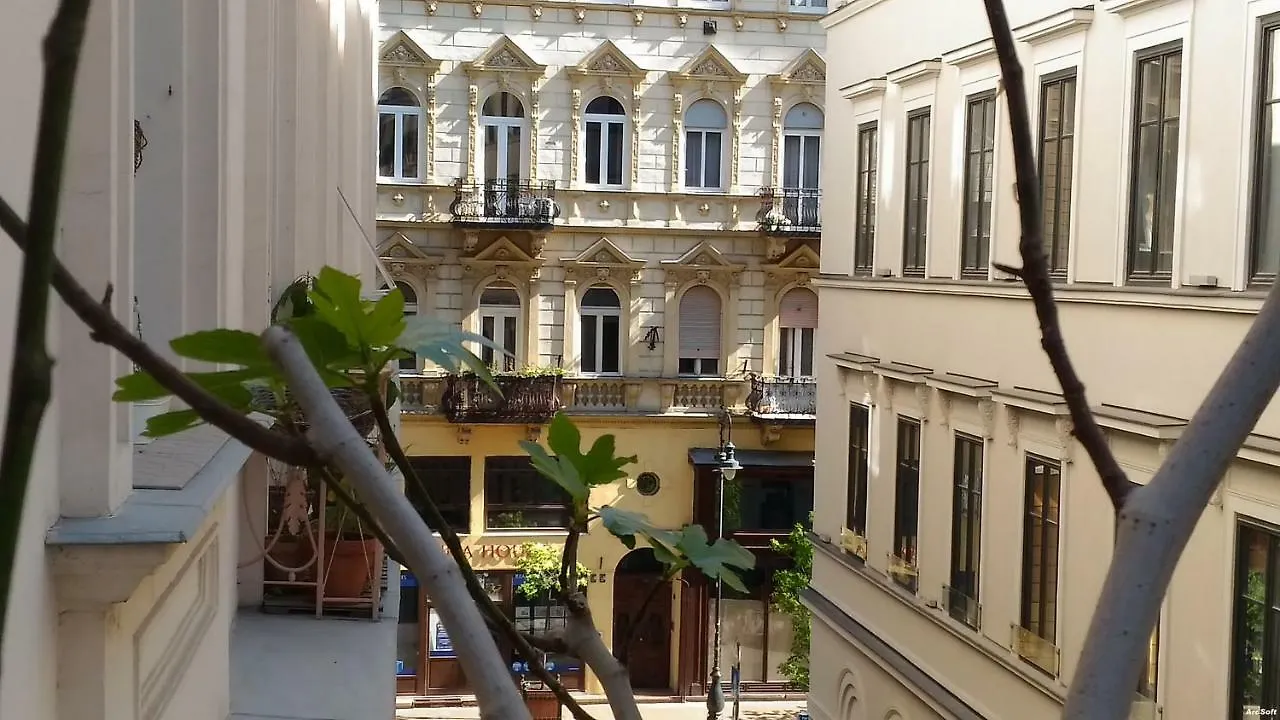 3 Bedrooms Suite, 2 Bathrooms, Balcony At Opera Budapest
