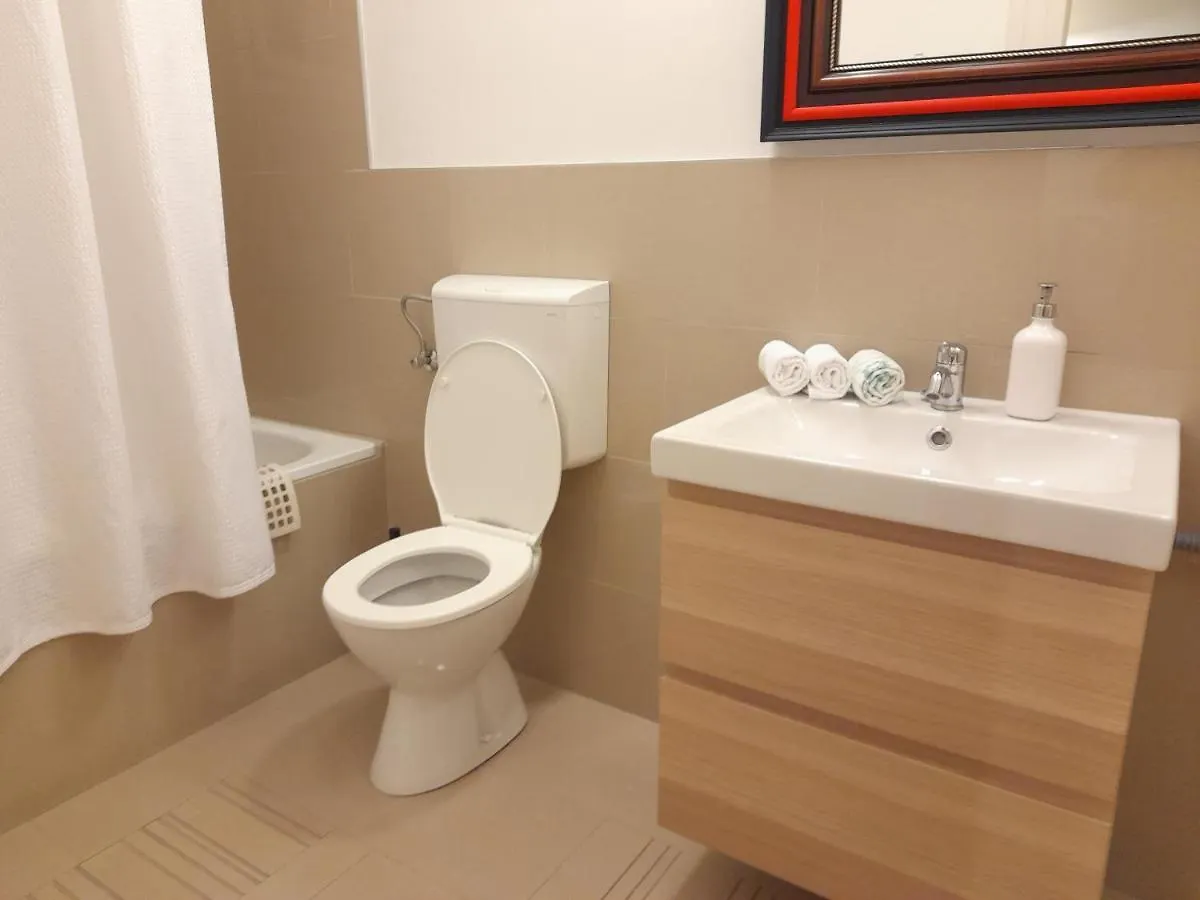 3 Bedrooms Suite, 2 Bathrooms, Balcony At Opera Budapest 0*,
