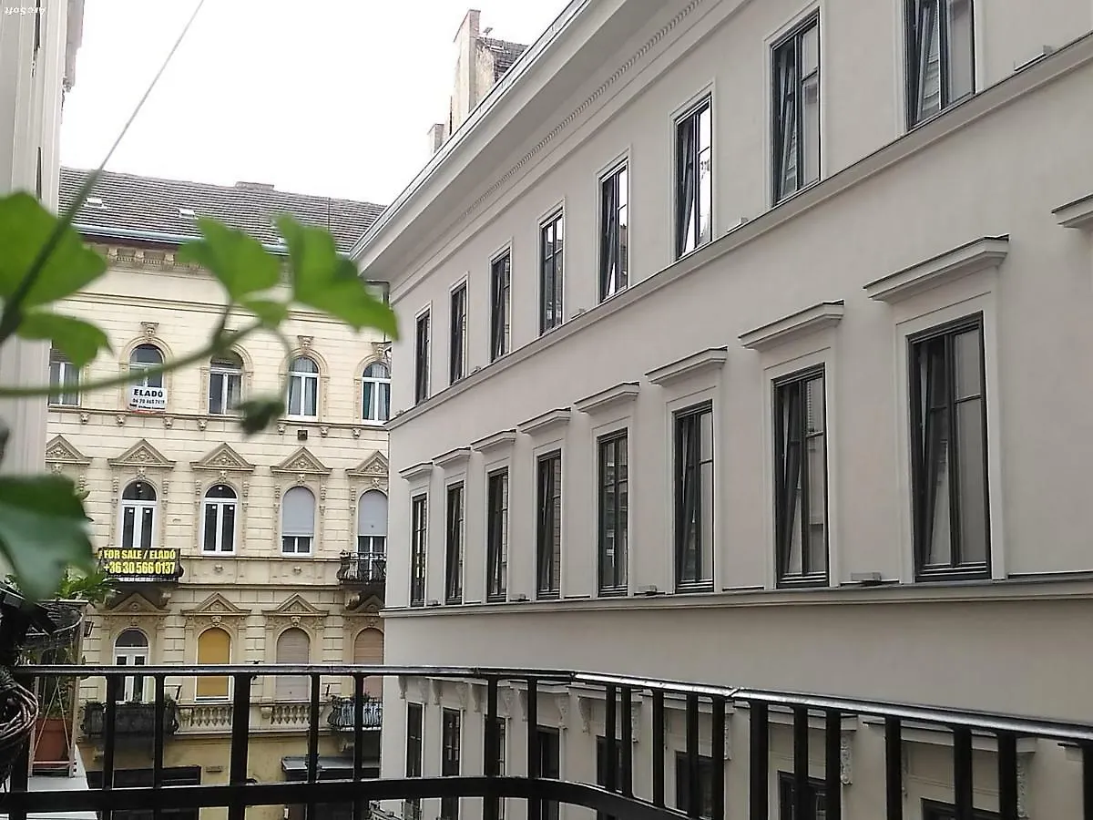 3 Bedrooms Suite, 2 Bathrooms, Balcony At Opera Budapeşte